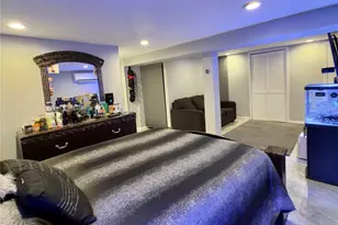 684 Dorothea Ln, Elmont, NY 11003 - Photo 8