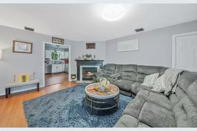 2 Buchanan Avenue, Coram, NY 11727 - Photo 6