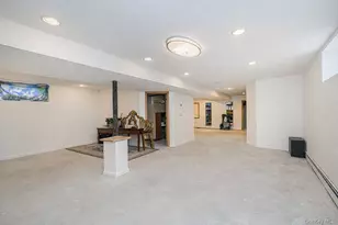 201 Arbutus Ave, New York, NY 10312 - Photo 22