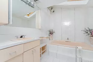 201 Arbutus Ave, New York, NY 10312 - Photo 44