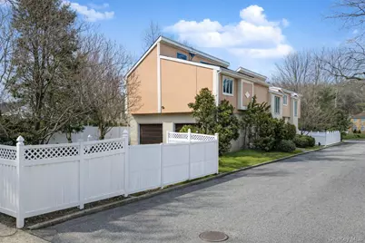 201 Arbutus Avenue, New York, NY 10312 - Photo 4