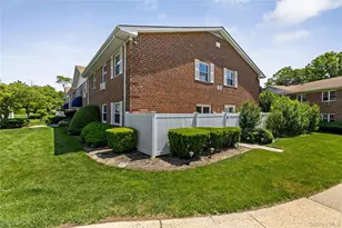 460 Old Town Rd, Port Jefferson, NY 11776 - Photo 2