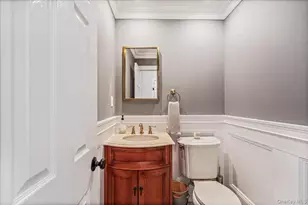 350 Dogwood Ln, Manhasset, NY 11030 - Photo 10