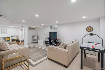 350 Dogwood Lane, Manhasset, NY 11030 - Photo 18