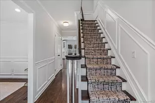 350 Dogwood Ln, Manhasset, NY 11030 - Photo 2