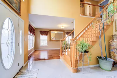 2041 Independence Drive, New Windsor, NY 12553 - Photo 8