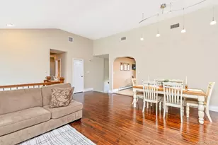 7 Quincy Ln, Smithtown, NY 11787 - Photo 14