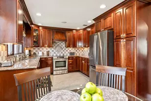 7 Quincy Ln, Smithtown, NY 11787 - Photo 20