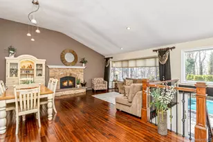 7 Quincy Ln, Smithtown, NY 11787 - Photo 8