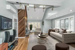 9 Cold Spring Hills Rd, Huntington, NY 11743 - Photo 12