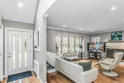 9 Cold Spring Hills Road, Huntington, NY 11743 - Photo 4