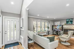 9 Cold Spring Hills Rd, Huntington, NY 11743 - Photo 4