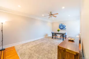 4 Maple Dr, Great Neck, NY 11021 - Photo 12