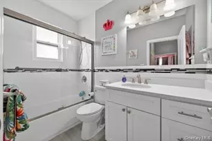 545 Marcellus Rd, Williston Park, NY 11596 - Photo 22