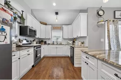 545 Marcellus Road, Williston Park, NY 11596 - Photo 14