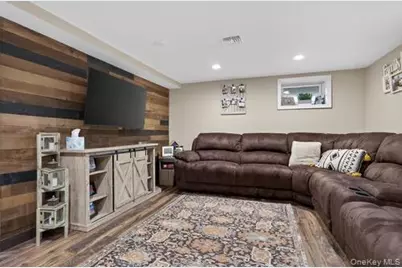 545 Marcellus Road, Williston Park, NY 11596 - Photo 24