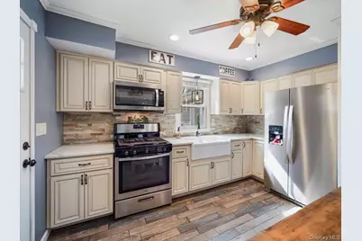 35 Hillside Avenue, Suffern, NY 10901 - Photo 2