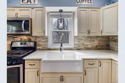 35 Hillside Avenue, Suffern, NY 10901 - Photo 4