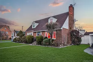 44 Marlowe Rd, Valley Stream, NY 11580 - Photo 2