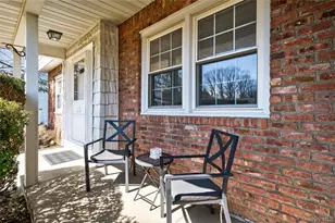 8 Summit Ct, Oyster Bay, NY 11771 - Photo 2