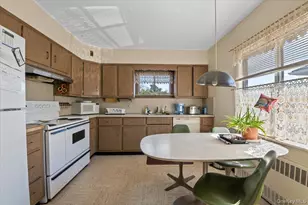 450 Chestnut Ln, East Meadow, NY 11554 - Photo 10