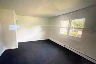 5 A Hemlock Dr, Bay Shore, NY 11706 - Photo 2