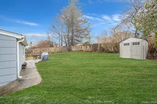 11 Rosemont Ave, Farmingville, NY 11738 - Photo 32