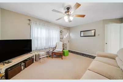 11 Rosemont Avenue, Farmingville, NY 11738 - Photo 6