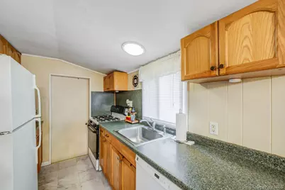 11 Rosemont Avenue, Farmingville, NY 11738 - Photo 10