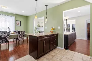 5 Burbury Ln, Great Neck, NY 11023 - Photo 16