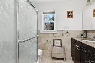 5 Burbury Ln, Great Neck, NY 11023 - Photo 20