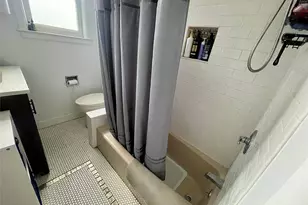 372 E 235th St, Bronx, NY 10470 - Photo 22