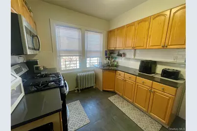 372 E 235th Street, Bronx, NY 10470 - Photo 14