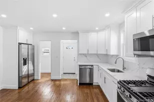 22 Colonial Ave, Freeport, NY 11520 - Photo 16