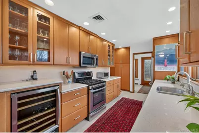6 Yates Boulevard, Poughkeepsie, NY 12601 - Photo 8