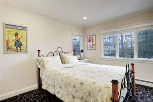 330 Chestnut Dr, East Hills, NY 11576 - Photo 18