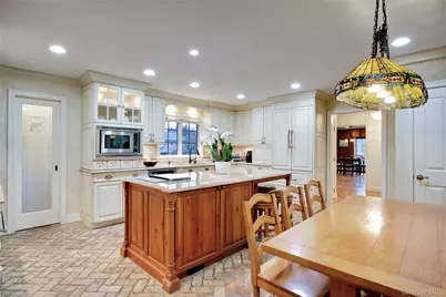 330 Chestnut Drive, East Hills, NY 11576 - Photo 12