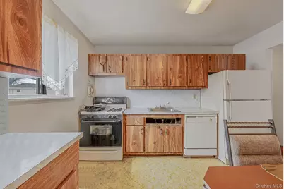 42 Centerwood Street, West Babylon, NY 11704 - Photo 10