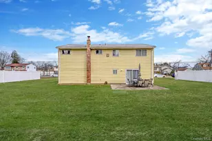 42 Centerwood St, West Babylon, NY 11704 - Photo 28