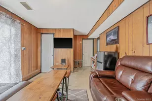 42 Centerwood St, West Babylon, NY 11704 - Photo 22