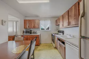 42 Centerwood St, West Babylon, NY 11704 - Photo 8