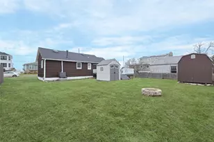 19 Kent Pl, Amityville, NY 11701 - Photo 12