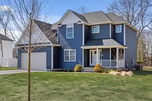 32 Florida Ave, Medford, NY 11763 - Photo 2