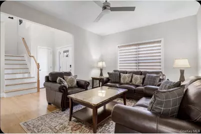 32 Florida Avenue, Medford, NY 11763 - Photo 4