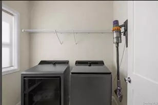 32 Florida Ave, Medford, NY 11763 - Photo 12