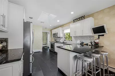 18 Woodland Road, Roslyn, NY 11576 - Photo 6