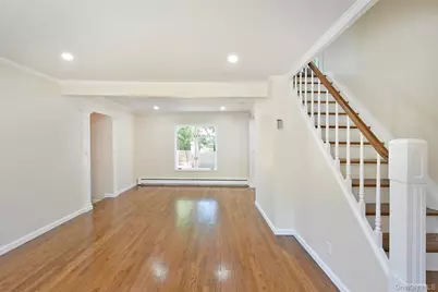 9 Koster Court, Huntington Station, NY 11746 - Photo 4