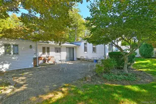 22 Pioneer Blvd, South Huntington, NY 11746 - Photo 4