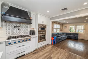 2296 Willow St, Wantagh, NY 11793 - Photo 10