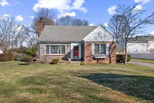 12 Maple Ave, Bethpage, NY 11714 - Photo 2